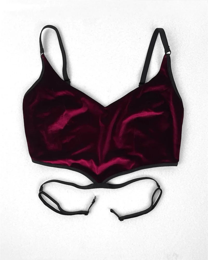 Top de terciopelo flatlay delantero